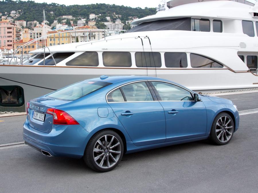  Volvo S60 T6 2013 года  (фото 2 из 17)